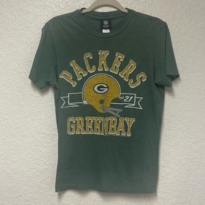 NFL Green Bay Packers Distressed Graphic Tee P2P: 19”
